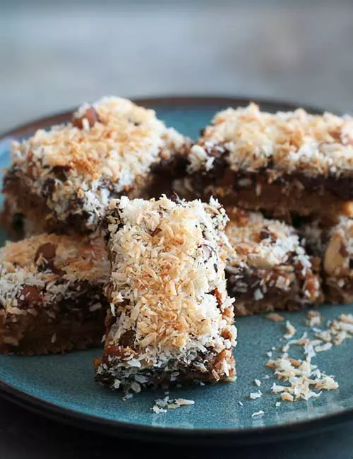 10. Low-Carb Chocolate Coconut Bars