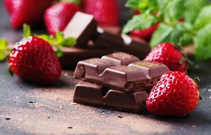 3. Strawberries And Chocolate Face Pack