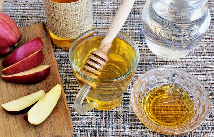 3. Vinegar And Honey Scrub