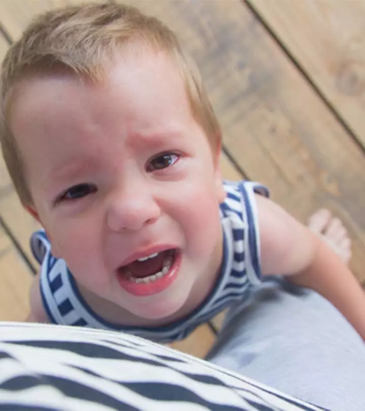 A Jealous Baby Can’t Stop Crying When The Parents Kiss