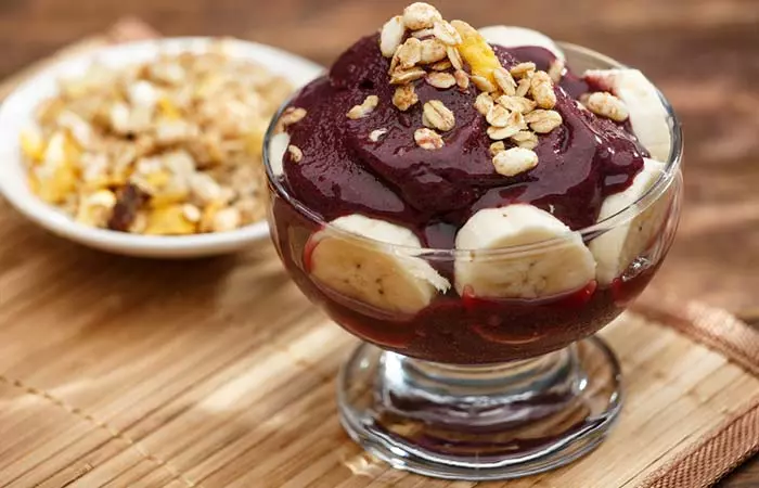 Chocolate And Banana Acai Bowl