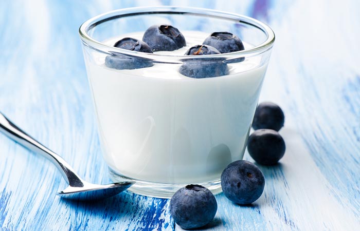 Full-Fat Yogurt And Blueberries
