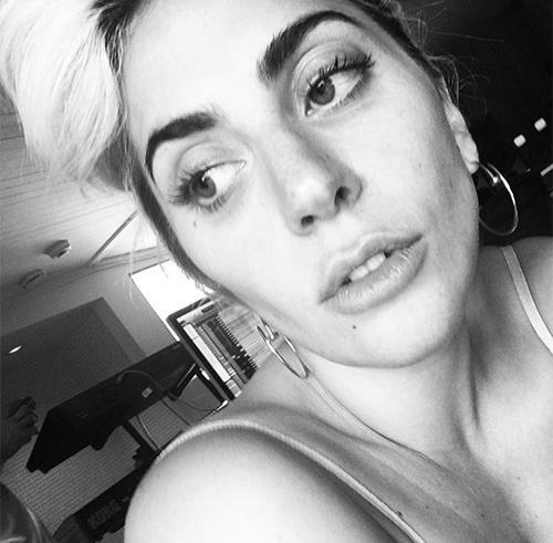 The Black And White Selfie The Black And White Selfie