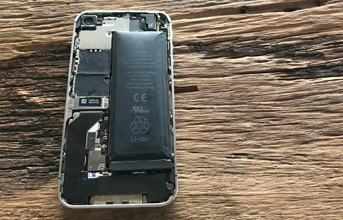 Don’t Replace Your Phone Batteries In Unauthenticated Stores