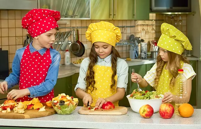 Family’s DIY Salad Time