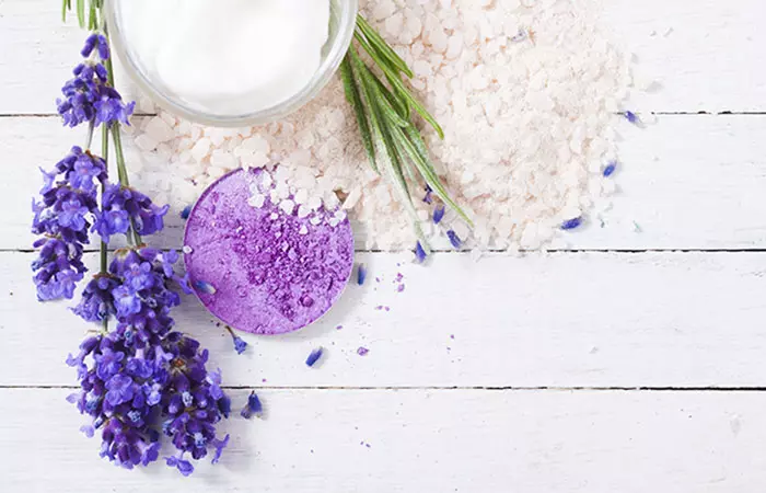 4.Baking-Soda-And-Lavender-Essential-Oil