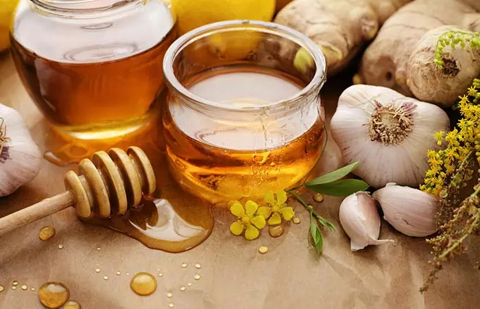 6.-Garlic-And-Honey-Face-Pack