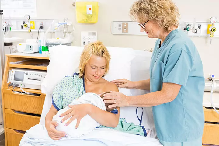 Delaying Your Newborn's First Bath Increases Breastfeeding Rates, Study Finds