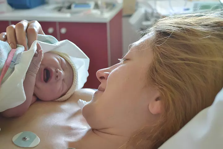 Delaying Your Newborn's First Bath Increases Breastfeeding Rates, Study Finds