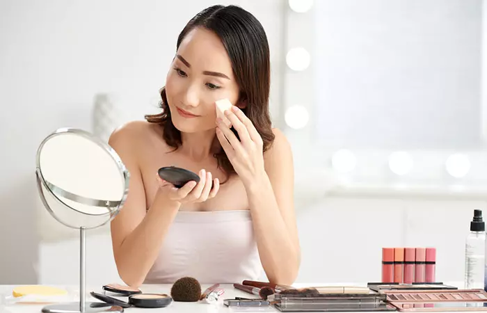 Set Your Concealer Using Setting Powder