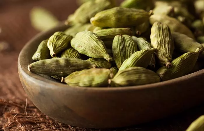 How to Use Cardamom in Bengali