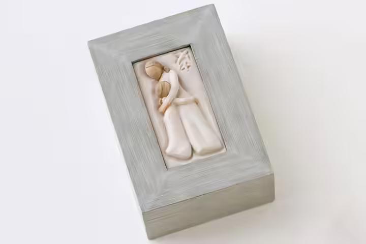 Mother-daughter memory box