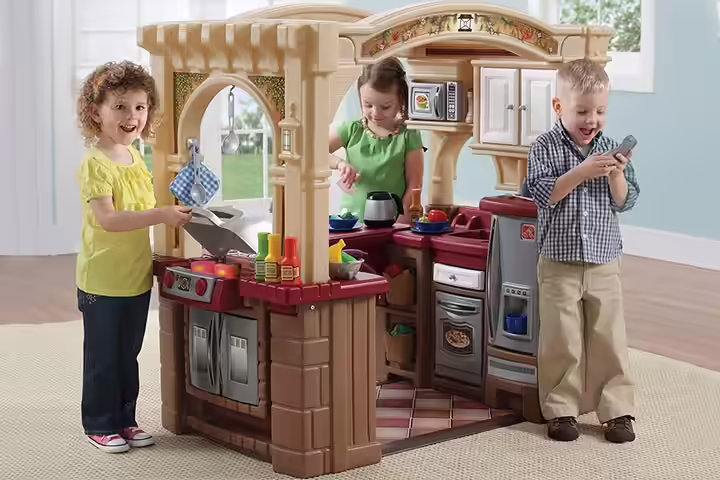Step2 Grand Walk-in Play Kitchen and Grill