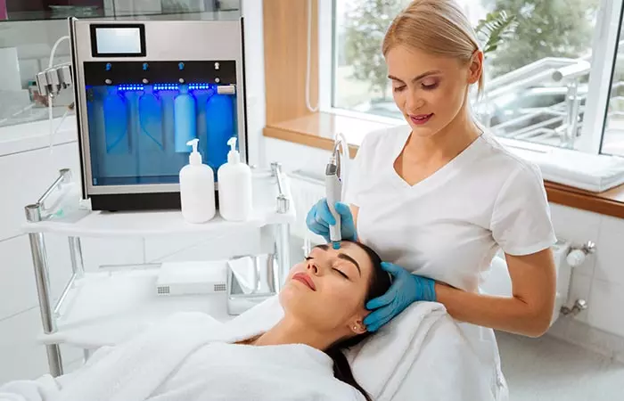 How Does HydraFacial Work Things To Expect During The Treatment