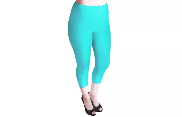 10. Evfalia Plus Size Buttery Soft Premium Quality Capri Leggings