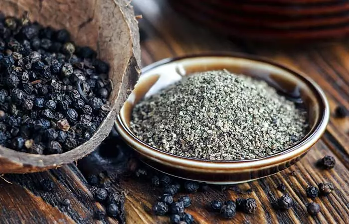 How to Use Black Pepper in Bengali