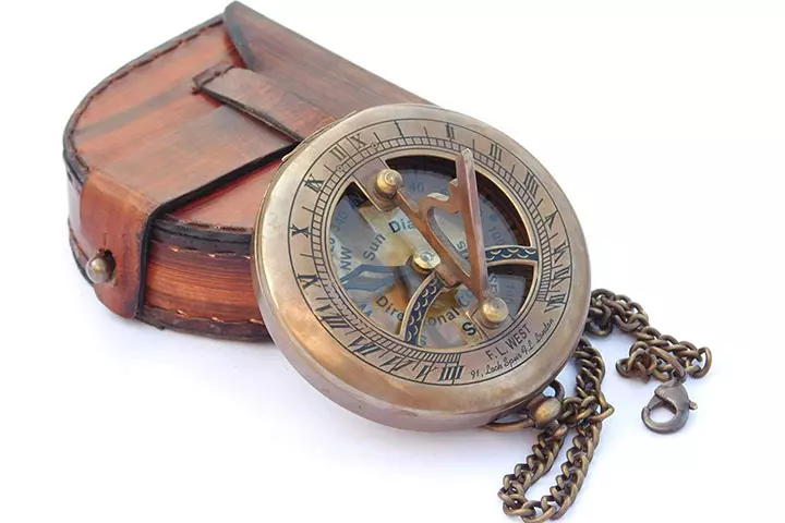 NeovividBrass Sundial Compass with Leather Case and Chain