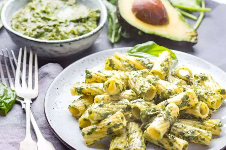 Pasta with avocado