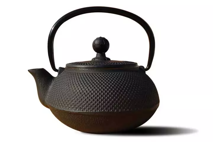 Old Dutch Cast Iron Sapporo Teapot