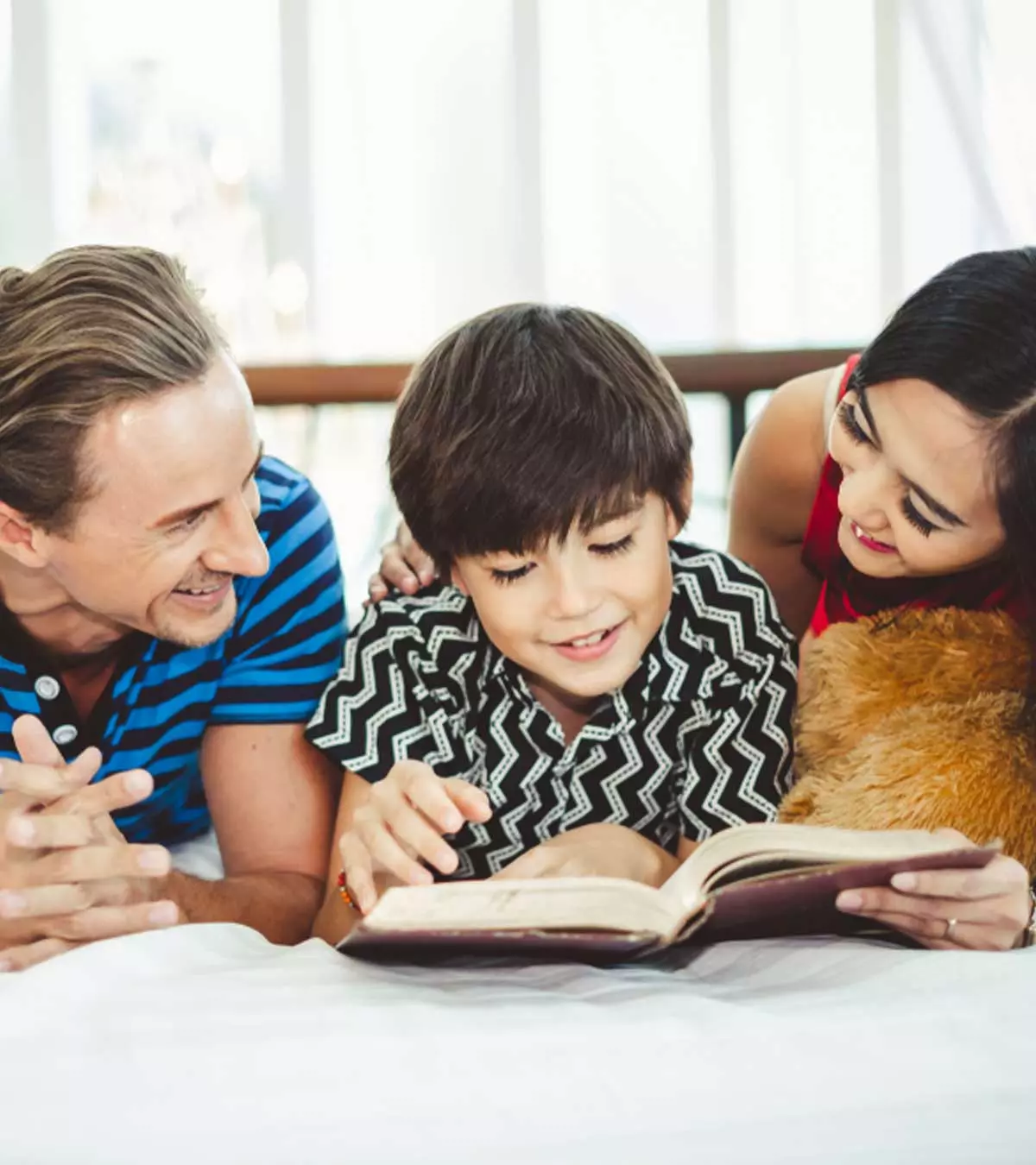 People Are Slamming This Proud Dad’s ‘Hack’ for Getting His Son To Read More Books_image