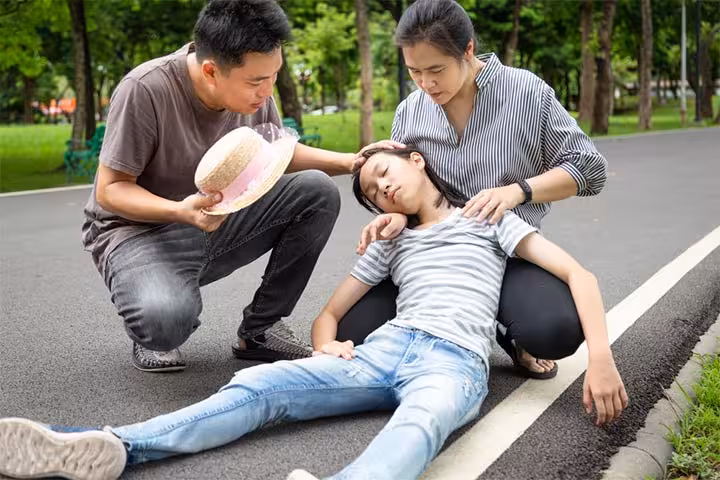 Signs & Symptoms Of Heat Exhaustion And Heat Stroke In Kids