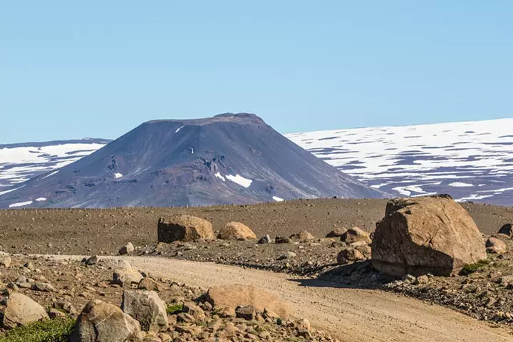 Volcanoes for kids, shield volcanoes