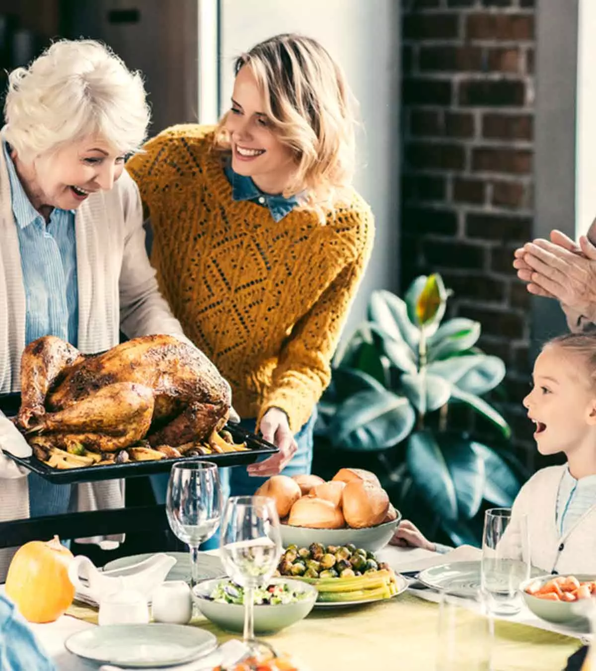 21 Happy Thanksgiving Quotes About Family, Friends, And Food_image