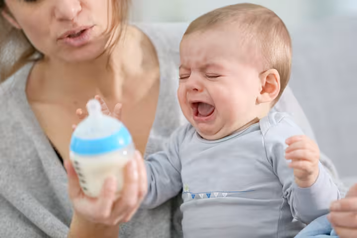 7 Reasons Why A Baby Refuses The Bottle And Tips To Help Them
