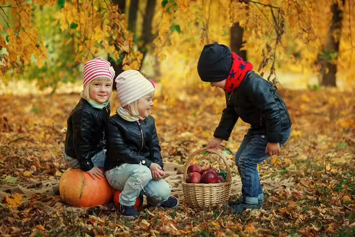 Apple-themed fall crafts for kids Apple-themed fall crafts for kids