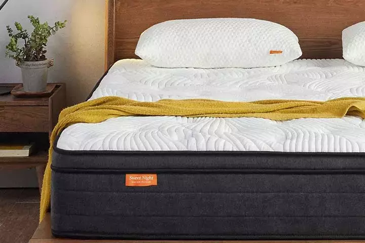 Sweetnight Plush Pillow Top Hybrid Mattress