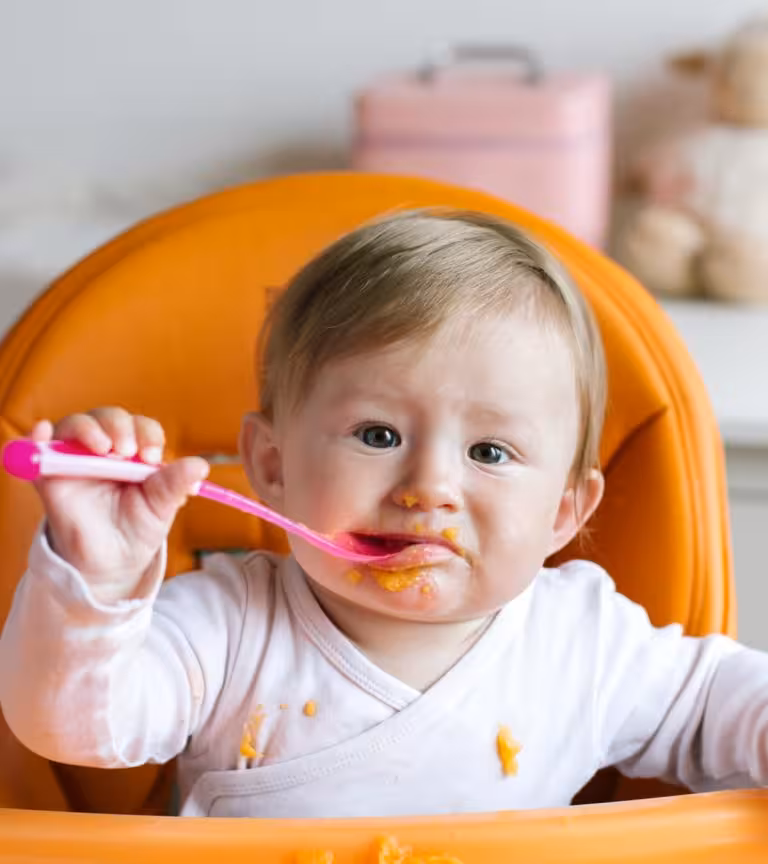 Baby Self Feeding Cues, Age And Tips to Encourage It
