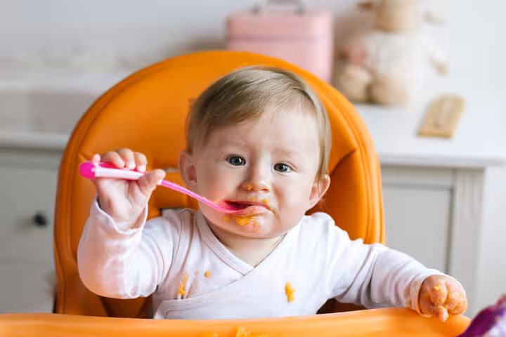 Baby Self Feeding Cues, Age And Tips to Encourage It-1