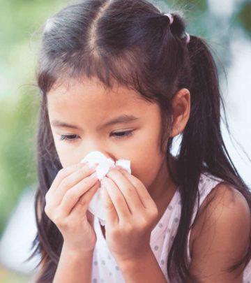 Stuffed nasal cavity, irritation, and fever are common signs of a sinus infection.