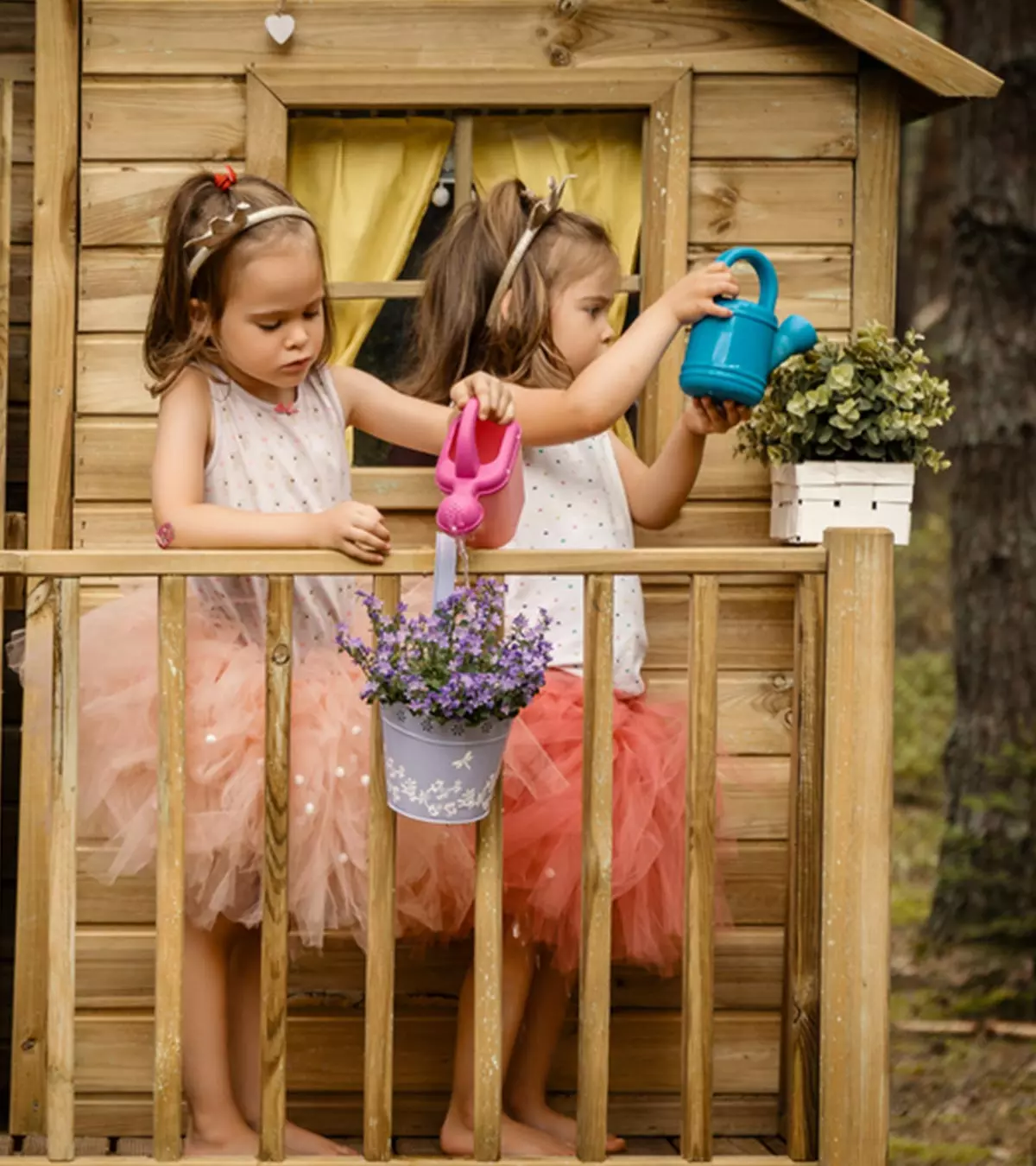 Build your kids a sturdy treehouse to create memories.