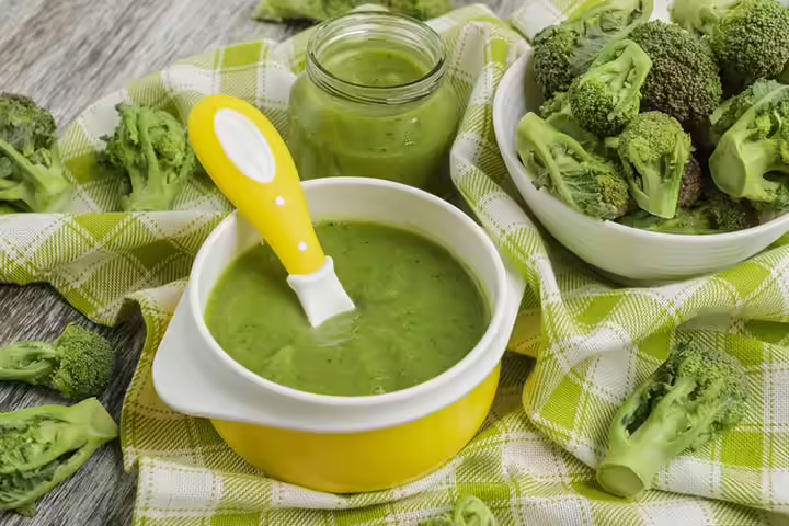 Broccoli puree for 6 month old babies Broccoli puree for 6 month old babies