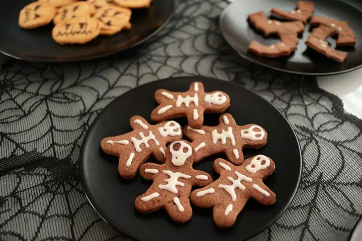 Choco-cinnamon skeleton cookies