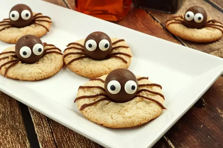 Chocolate coated strawberry spiders