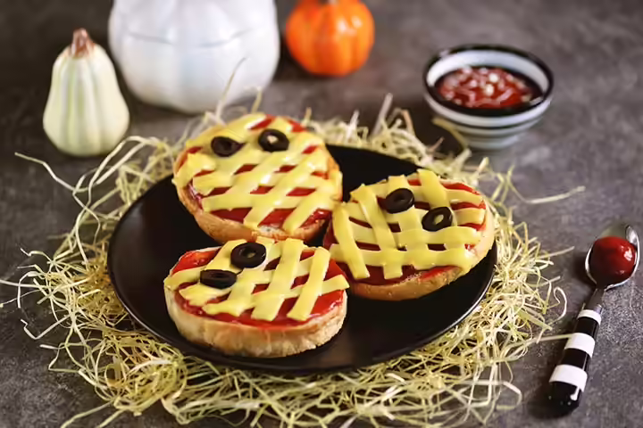 Halloween mummy toast Halloween food ideas for kids Halloween mummy toast Halloween food ideas for kids