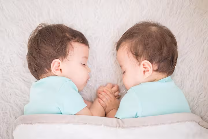Twins Sleeping Together Safety, Benefits And Precautions To Take-1