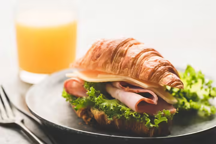 Ham, cheese, and lettuce croissant sandwich cold lunch ideas for kids Ham, cheese, and lettuce croissant sandwich cold lunch ideas for kids