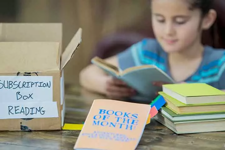 Monthy book subscription boxes as experience gift for kids