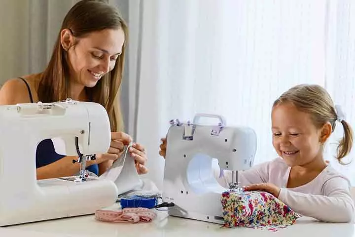 Sewing classes as experience gift for kids