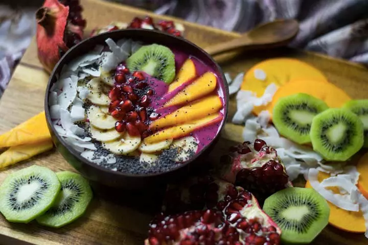 Breakfast smoothie bowl, immunity boosting foods for kids