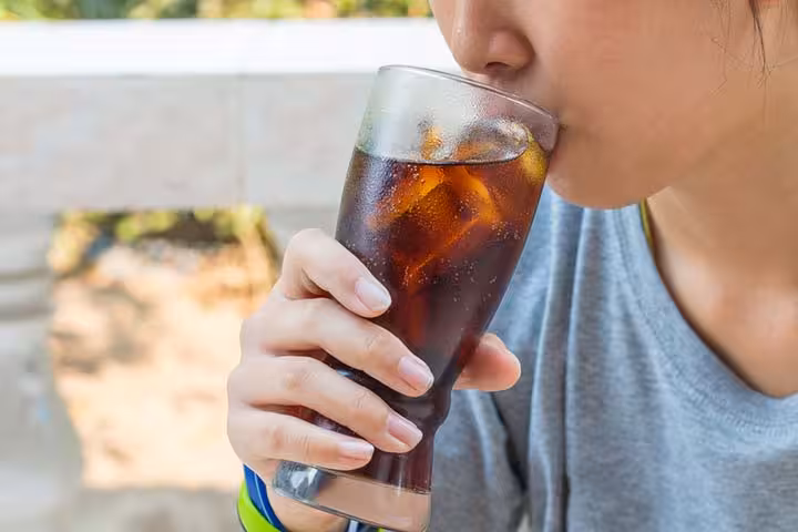 pregnancy me cold drink soda carbonated drink peena nuksan