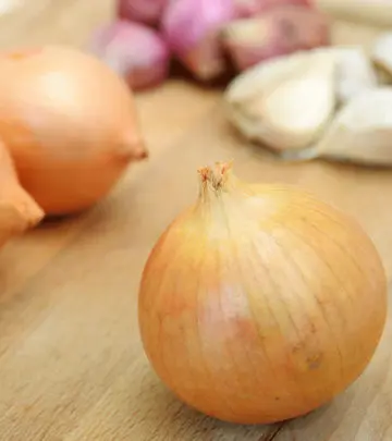 बच्चों को प्याज (Onion) खिलाना : कब देना शुरू करें, फायदे व रेसिपीस | Benefits Of Onion For Babies in Hindi_image