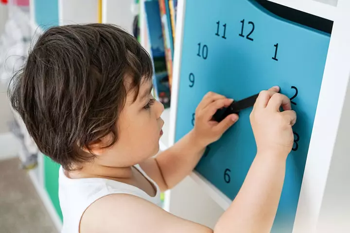 Learning concept of quarters, teaching time to kids