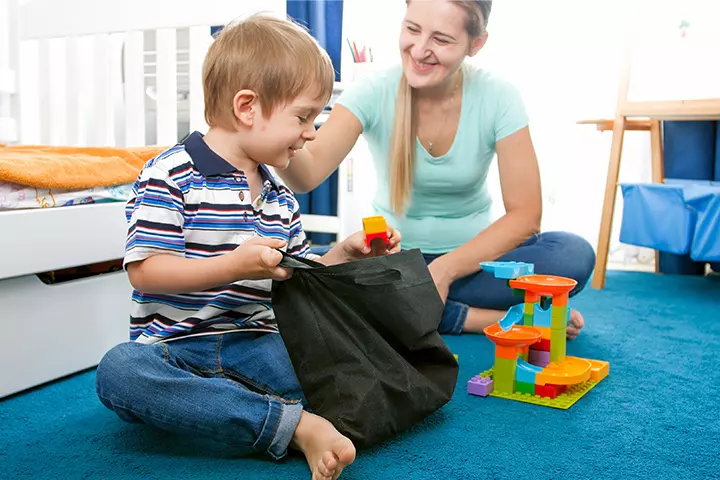 Play the tool game for cleaning with kids