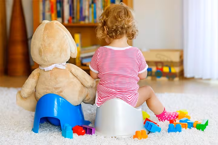 Potty Training A Girl: When To Start and 11 Tips To Follow