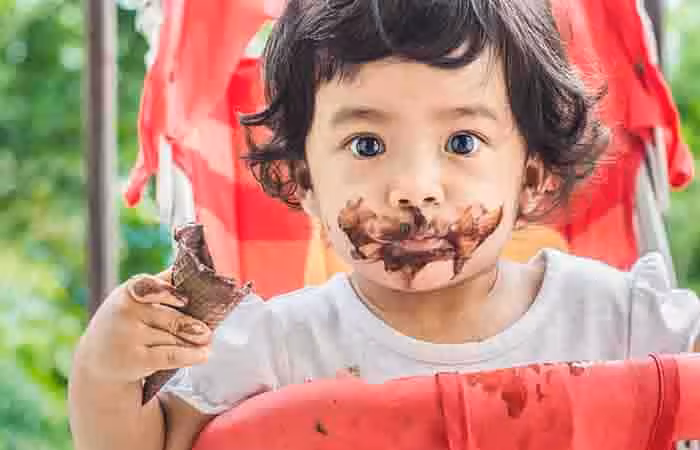 बच्चों के लिए आइसक्रीम कब देना शुरू करें, सावधानियां व रेसिपी Ice Cream For Babies In Hindi