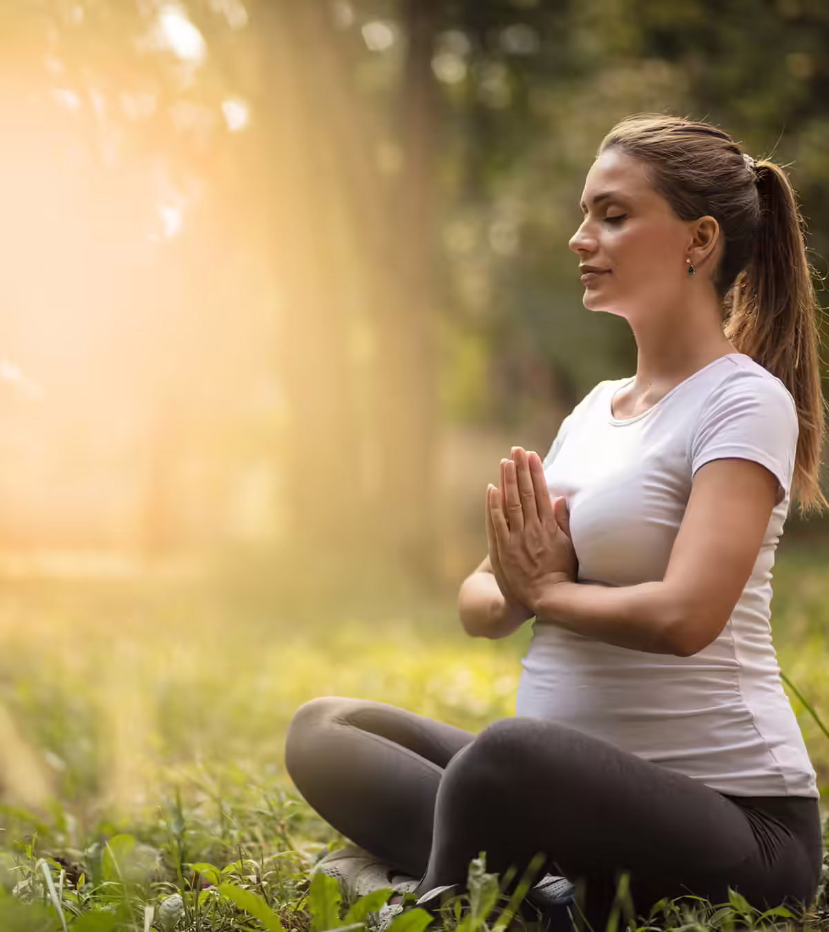 प्रेगनेंसी के दौरान ध्यान लगाने (मेडिटेशन) के फायदे व नुकसान Meditation During Pregnancy In Hindi